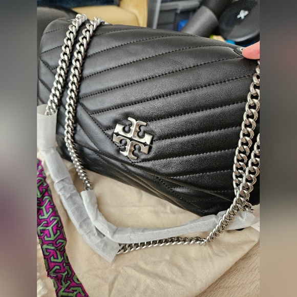 Tory Burch Black Kira Chevron Convertible Shoulder Bag - Picture 3 of 12